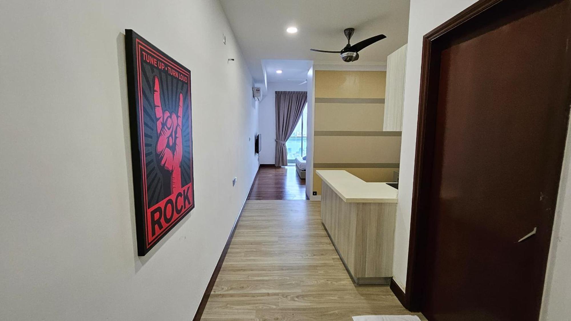 Paragon Suites Studios With Private Jacuzzi Near Ciq Rts Johor Bahru Exterior photo