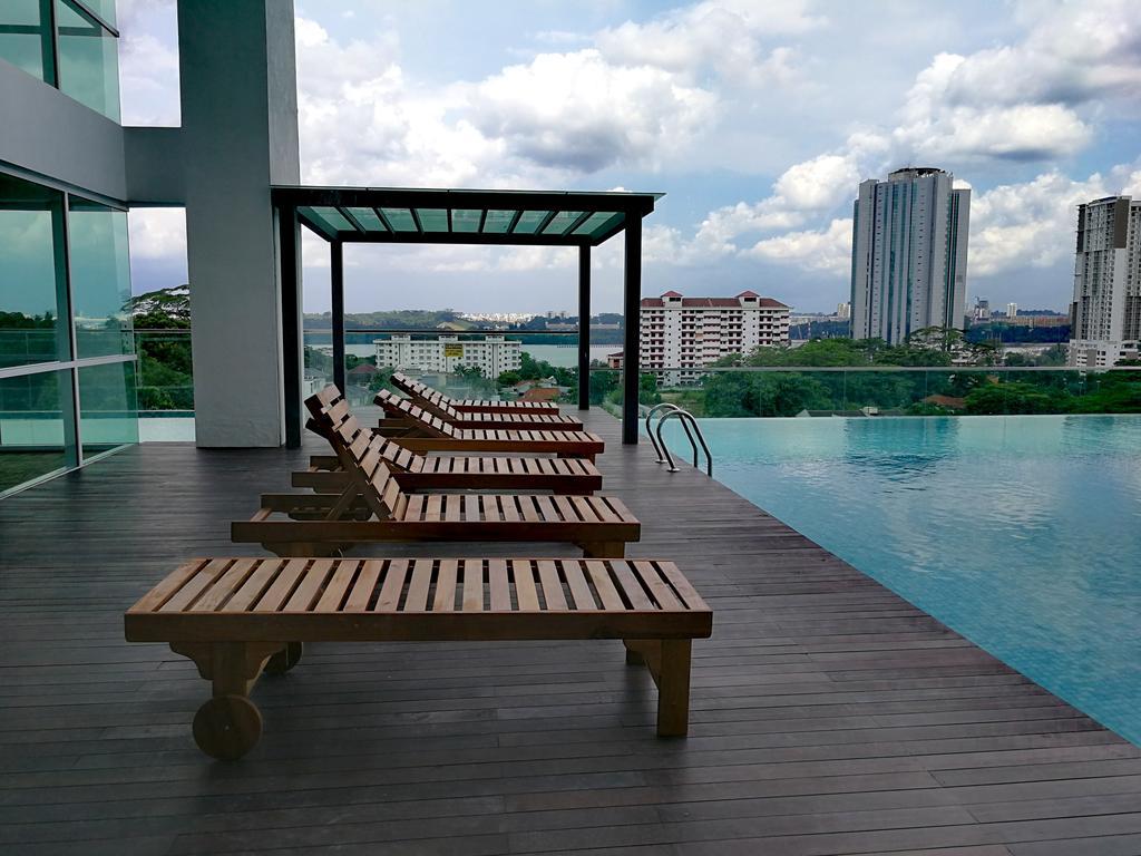 Paragon Suites Studios With Private Jacuzzi Near Ciq Rts Johor Bahru Exterior photo