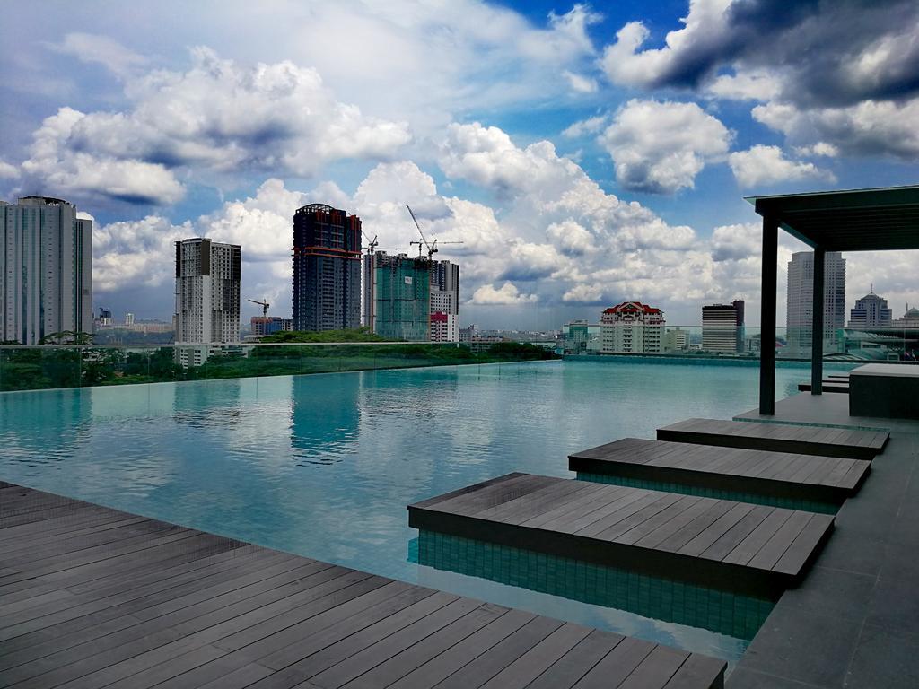 Paragon Suites Studios With Private Jacuzzi Near Ciq Rts Johor Bahru Exterior photo